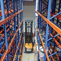 Forklift Listrik Tiga Arah VNA VUE116 1.6 Ton dengan Baterai Lithium-Ion, Tinggi Angkat 7000mm untuk Gudang Industri
