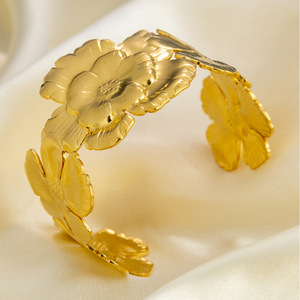 Brazalete de Acero de Titanio con Forma de Flor, Chapado en Oro de 18K, Joyería para Mujer, Modelo Sz61018 - Product Image 1