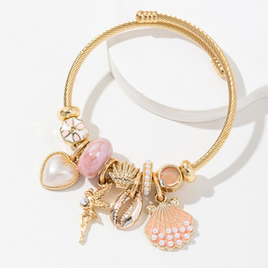 Bracciale in Acciaio Inossidabile Placcato Oro con Perle e Conchiglie, Personalizzato con Angelo dell'Amore, per Donna, 2026 - Product Image 2