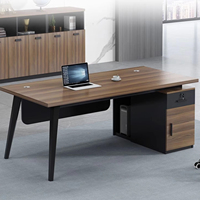 Bureau de direction contemporain en MDF, direct usine, avec tiroir à fermeture amortie et accent en verre trempé, design premium pour bureau de direction