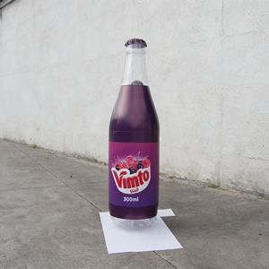 Réplique géante de bouteille de boisson <span class=keywords><strong>Vimto</strong></span> gonflable KeepFuns - Accessoire de présentation promotionnel surdimensionné pour les magasins de vente au détail de produits alimentaires et de boissons - Product Image 3