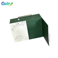 Maßgefertigte Hochwertige Geschenkbox mit Griff, Prägung und Schaumstoffeinlage, Tragbare Kartonbox für Picknick und Outdoor-Nutzung