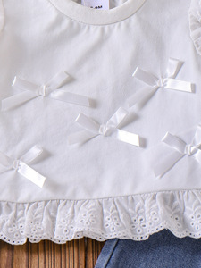 Completo Estivo 2026 per <span class=keywords><strong>Bambina</strong></span> Stile Europeo Americano in Cotone con Pizzo, Blusa a Maniche a Volant con Fiocco e Pantaloni Morbidi con Patch - Product Image 4