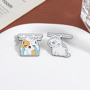 Broche de gato esmaltado con diseño de gato llorón y la frase 'Hoy no', estilo 'Brain Not Brainning', insignia de solapa, joyería humorística con cita de trabajo, regalo - Product Image 2