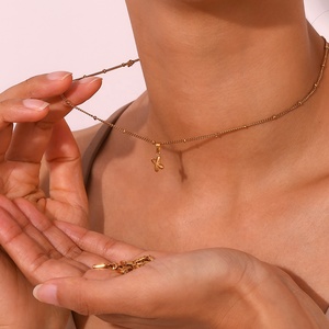 Ciondoli per gioielli di moda ciondoli con lettere placcate in <span class=keywords><strong>oro</strong></span> per gioielli che fanno ciondolo con collana in acciaio inossidabile - Product Image 3