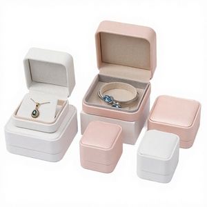 Caja de Joyería de Piel Sintética PU Rosa/Blanca de Lujo Personalizada al por Mayor, con Patrón Sólido, Hecha a Mano, para Anillos y Pendientes de Boda, con Cierre de Hebilla y Logotipo Personalizado - Product Image 1