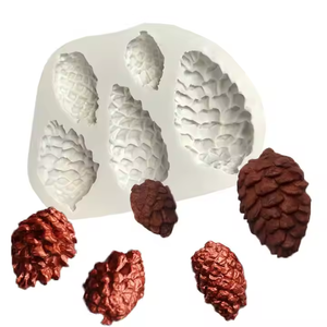Moule en silicone écologique et non toxique à 5 cavités en forme de fleur de Noël pour gâteaux, fondants, chocolats, bonbons et décorations en sucre - Product Image 1