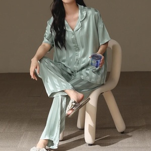 Ensemble de pyjama et robe d'intérieur en polyester léger et doux, jacquard à rayures verticales, en soie glacée, pour <span class=keywords><strong>femme</strong></span>, collection été, best-seller - Product Image 6