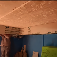 Plaque de plâtre résistante à l'humidité de qualité industrielle pour la décoration industrielle, les plafonds suspendus, les salons, les chambres