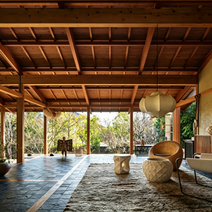 Aménagement intérieur de toute la maison avec structure en bois japonaise et mobilier sur mesure pour villa de montagne vue sur la forêt - Product Image 3