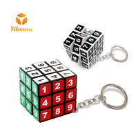 Ventes directes d'usine classique mignon en plastique 3cm Mini 3x3 porte-clés vitesse magique Puzzle Cube porte-clés avec autocollant