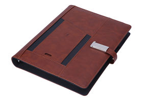 Nuevo Cuaderno Magnético de Cuero A5 de Primera Calidad con Logotipo Personalizado, Banco de Energía, Cargador Inalámbrico y Memoria USB de 8 GB, Ideal como Regalo para Nuevos Empleados - Product Image 3