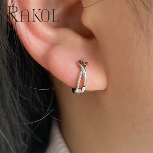 ต่างหู Rakol EP5629 กันน้ำ ดีไซน์มินิมอล คุณภาพสูง ชุบทอง สำหรับผู้หญิง - Product Image 5