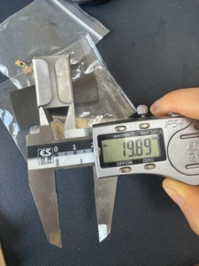 Cinturino per Orologio Personalizzabile in Acciaio Inox con Finitura Opaca Sabbiata, Foro Rettangolare, Charm Incidibile Fai-da-Te - Product Image 5