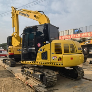 Excavadora Pequeña Original Komatsu PC70-8 de 7 Toneladas con Motor de Alta Eficiencia para Construcción Urbana y Rural - Product Image 1