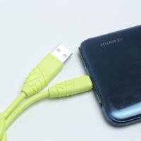 Pabrik Harga Rendah Kabel USB Ke Mikro Silikon Cair Warna-warni dengan Hitam Biru Hijau Dll untuk Android Xiaomi Huawei