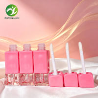 Tube de brillant à lèvres vide carré ondulé transparent de 4 ml de haute qualité OEM/ODM, conteneur d'emballage pour brillant à lèvres rose, mini tubes de brillant à lèvres personnalisés