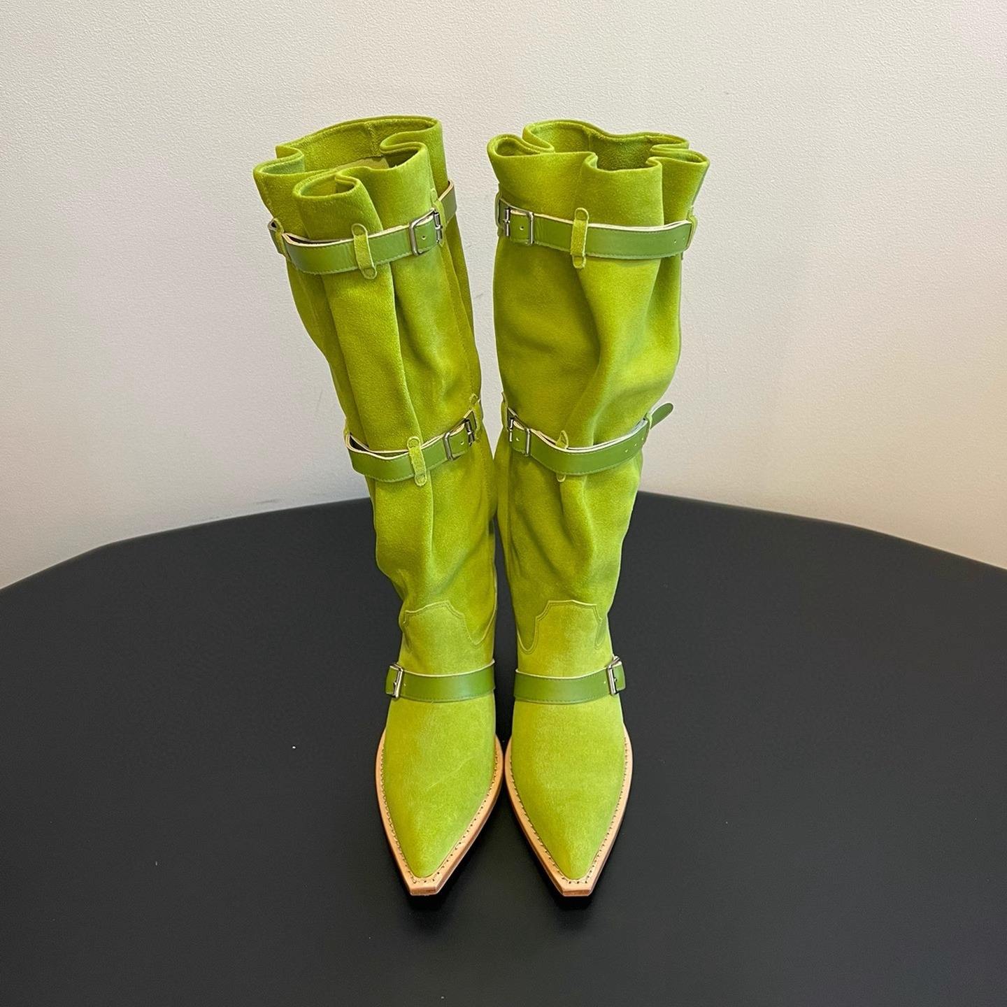 สีเขียว