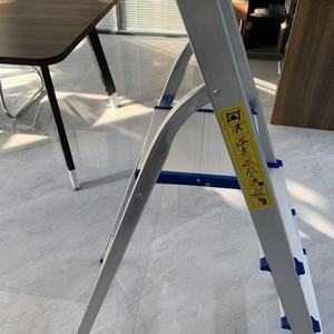 Marchepied de cuisine en aluminium au design moderne avec main courante, échelle pliante antidérapante pour une position debout sûre dans les appartements - Product Image 3