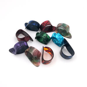 Exportation de <span class=keywords><strong>masse</strong></span> à bas prix Couvre-doigt droit en celluloïd pour guitare Couleur aléatoire en gros - Product Image 2