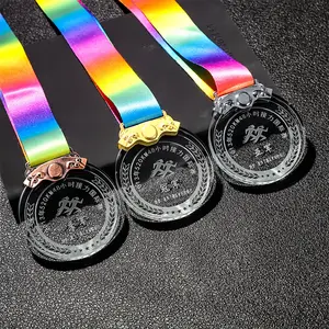 Özel maraton koşu spor kişiselleştirilmiş Diy kristal madalya cam kupa ödülleri mezuniyet için özel hatıra hediye