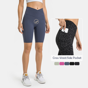 <span class=keywords><strong>Legging</strong></span> court respirant à séchage rapide pour <span class=keywords><strong>femme</strong></span>, en tissu haute densité, avec coutures croisées fines, poches latérales et effet ventre plat, idéal pour la gym et le fitness - Product Image 1