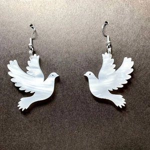 Boucles d'oreilles pendantes en acrylique scintillant pour femmes, bijoux élégants et tendance - Product Image 1