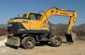 En stock : Excavatrice hydraulique Hyundai 150W-9 d'occasion, marque coréenne, engin de construction, roue 150W-7, moteur et boîte de vitesses. - Product Image 3
