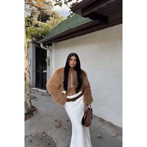 Manteau long en fausse fourrure de mouton, style vintage, grande taille, fermeture à bouton unique, tissu en laine teinte et imprimée, matière imitation soie - Product Image 5