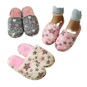 Chaussons d'intérieur pour femmes, en peluche, motif étoile et cœur, en polaire, à bout fermé, avec semelle extérieure antidérapante en TPR, chauds et confortables - Product Image 4