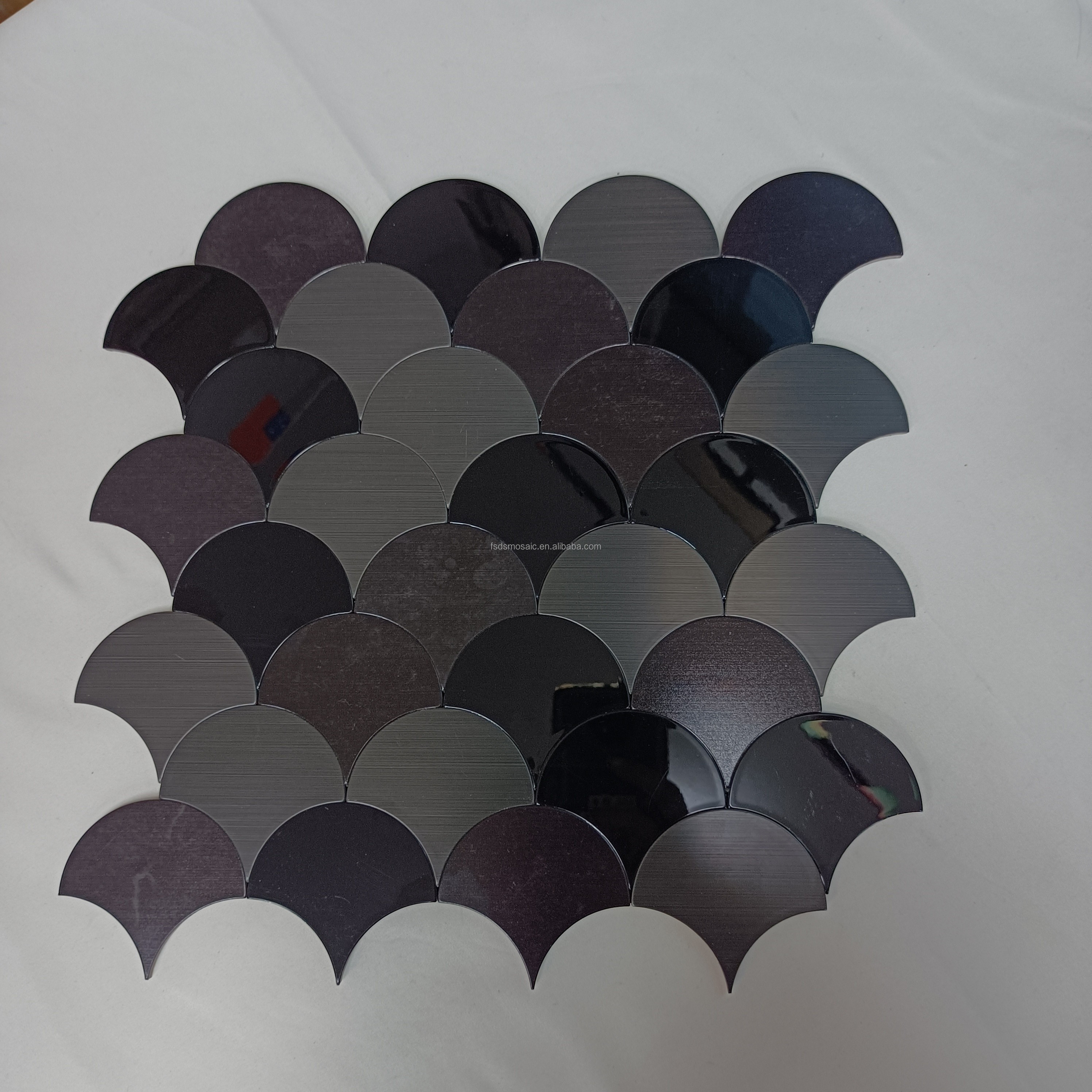 Noir et gris foncé