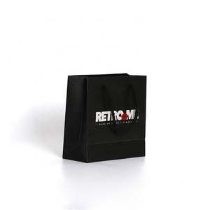 Bolsa de Papel de Regalo Personalizada KM, de Lujo, al por Mayor, Negra Mate, con Logotipo Impreso, para Cosméticos y Ropa - Product Image 3