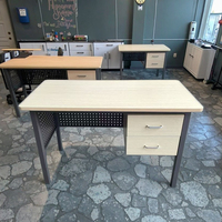 Bureau d'enseignant en métal contemporain de haute qualité Hauteur fixe Conception écologique ergonomique durable pour l'utilisation du bureau à domicile en classe