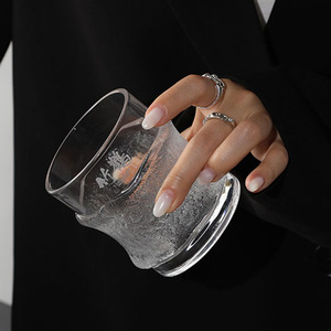 Spezielles luxuriöses transparentes Twisted Whisky glas im europäischen Stil von chinesischen Glas bechern Hersteller Klarglas becher - Product Image 6