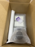 Lampadaire solaire LED extérieur avec caméra, étanche IP66, coque en aluminium gris, contrôle par application, certifié CE, éclairage routier