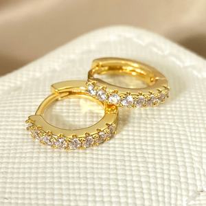 Joyería al por Mayor, Pendientes Redondos de Circonia Cúbica, Pendientes Huggies con Circonia Cúbica Chapados en Oro de 18K para Mujer - Product Image 3