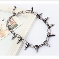 Collier rétro transfrontalier Europe-Amérique, collier punk exagéré et personnalisé, collier à clous, collier balle