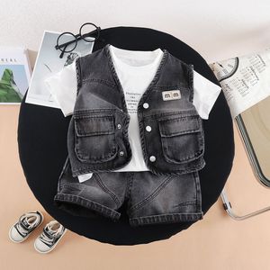 Ensemble d'été 2026 pour garçons : Nouveau <span class=keywords><strong>gilet</strong></span> en jean pour bébés et enfants, ensemble trois pièces à manches courtes, style coréen décontracté avec motif lettres - Product Image 3