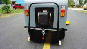 Balayeuse de rue industrielle lourde à propulsion automatique, nouvelle, alimentée par batterie, pour le nettoyage en extérieur - Product Image 5