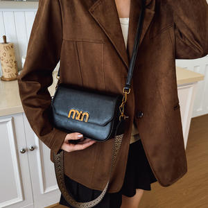 Nouveauté Sac à main carré compact chic et élégant Sac à main tendance pour femmes Sac à bandoulière Sac à main avec des options de port polyvalentes - Product Image 5