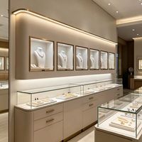Grande vitrine à bijoux en bois gris foncé avec éclairage LED, design écologique, construction durable pour l'affichage en magasin de bijouterie