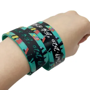 Individuelles tinteninjektiertes breites Armband Gummi-Armband individuelles Logo 25 mm Silikon-Armband für Werbegeschenke