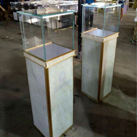 OED Vitrine de musée haut de gamme Vitrine de montre en verre trempé super blanc Meubles de boutique de design d'intérieur de luxe