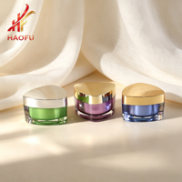 Pots à crème triangulaires vides en acrylique de 15g et 30g, directement de l'usine, avec logo personnalisé pour emballage de luxe de cosmétiques et soins du visage