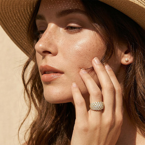 Anillo de cóctel de lujo para mujer, chapado en oro de 18 quilates, con moissanita, engaste pavé, corte brillante redondo, banda de plata 925, joyería de boda - Product Image 3