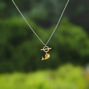Collier Pendentif Tendance en Acier Inoxydable 316L Plaqué Or PVD avec Breloque Baleine – Design Durable et Résistant - Product Image 3