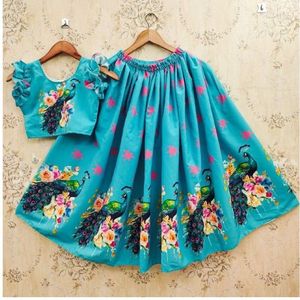 Ensemble Lehenga en twill imprimé numérique et soie chinon, entièrement cousu, prêt-à-porter, pour mariages et événements festifs, prix de gros - Product Image 6