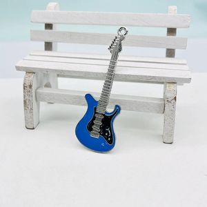 Llavero de guitarra miniatura de moda, accesorio creativo para instrumentos musicales, pequeño regalo DIY para amantes de la música - Product Image 5