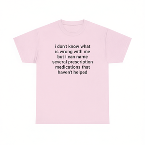 Camiseta divertida con texto sobre medicamentos que no ayudan, color rosa claro, unisex, talla mediana - Product Image 1
