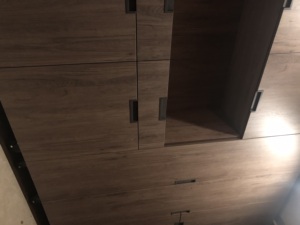 2024 trường hợp khách hàng thực sự Chân Trời đầy đủ bộ đồ nội thất trong phòng khách bao gồm tủ trưng bày kính và tủ quần áo bằng gỗ - Product Image 6